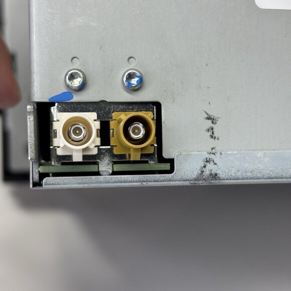 04-10 Volkswagen Touareg Audio Equipment Radio Receiver AM-FM-SAT-CD Q - Picture 12 of 15